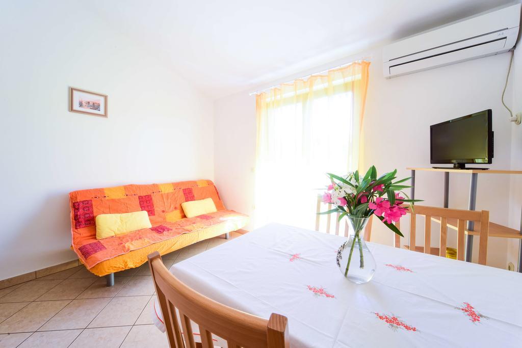 Apartments Mrva Ugljan Exterior photo