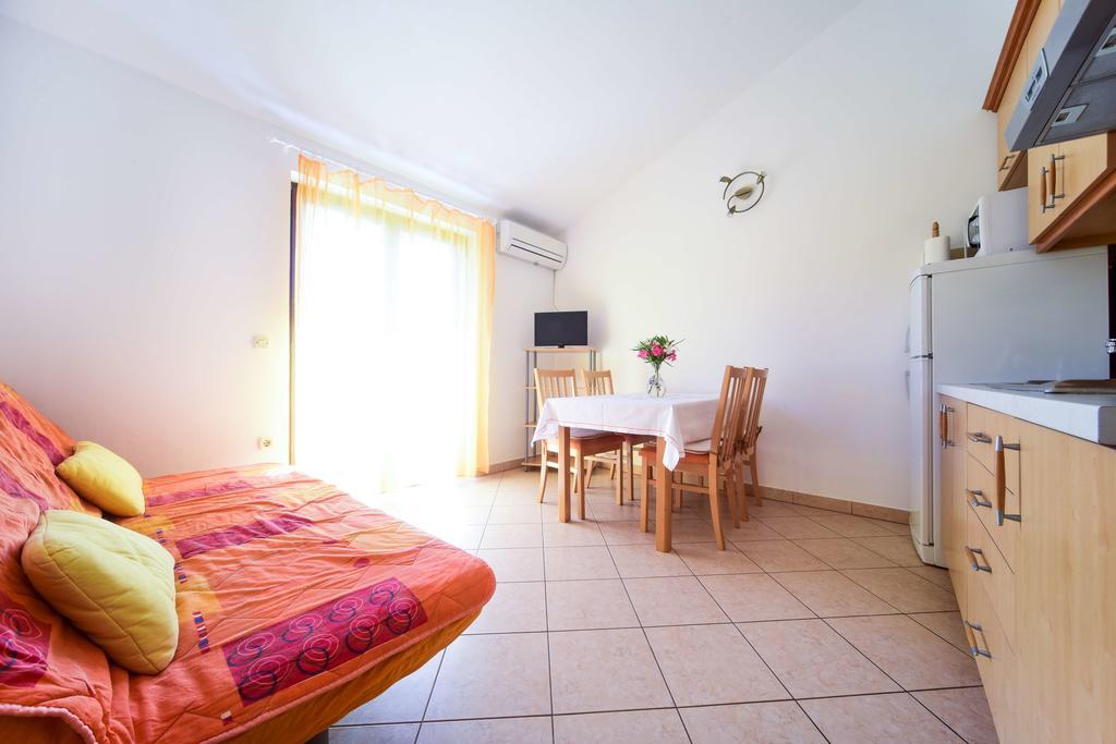 Apartments Mrva Ugljan Exterior photo