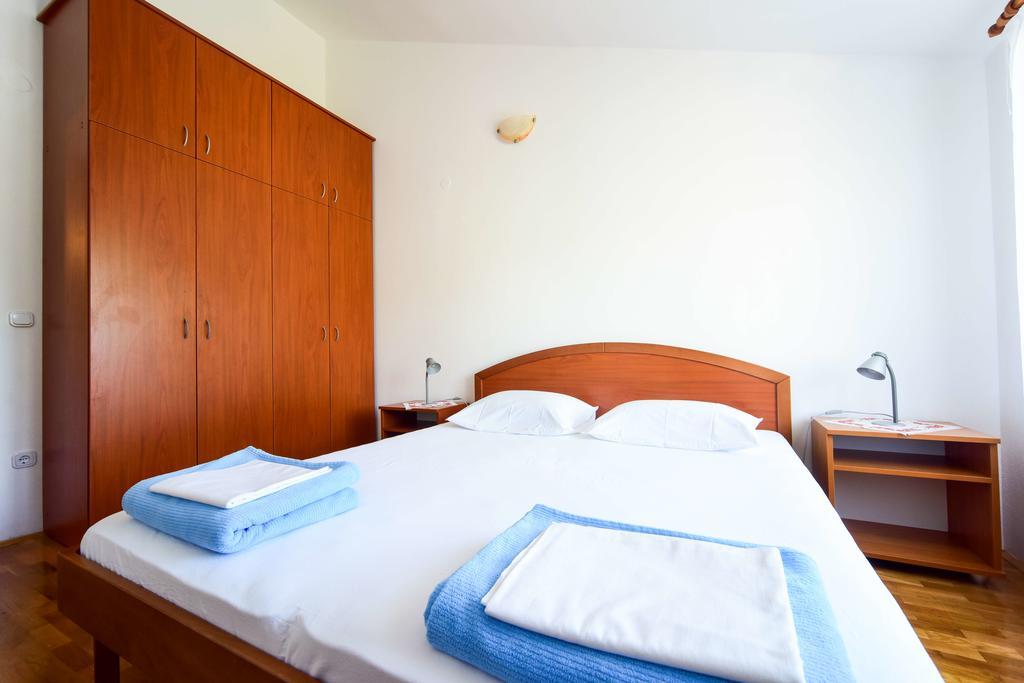Apartments Mrva Ugljan Exterior photo