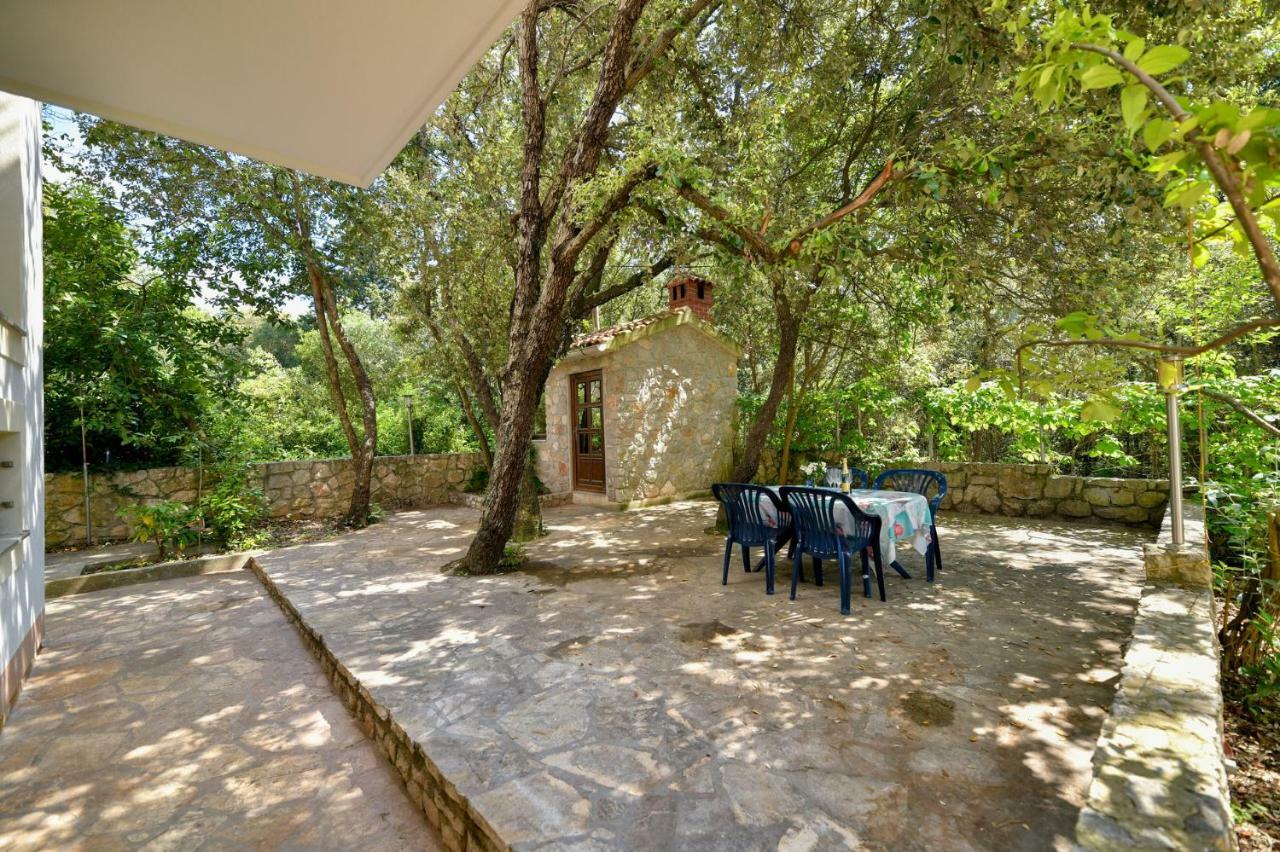 Apartments Mrva Ugljan Exterior photo